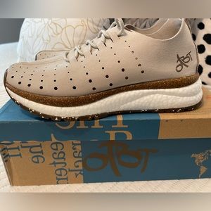 OTBT sneakers, Like new!